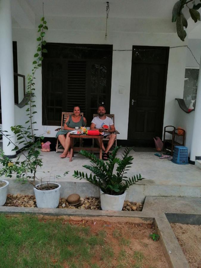Rainbowswell Beach Resort Unawatuna Ngoại thất bức ảnh